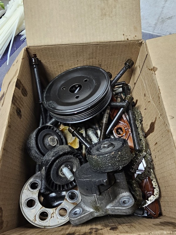 2013 Dodge Compass 2.4Engine Bolts And Accessories From Tear Down