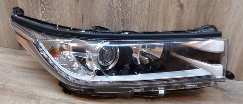 2017-2019 TOYOTA HIGHLANDER RH HEADLIGHT ASSY OEM
