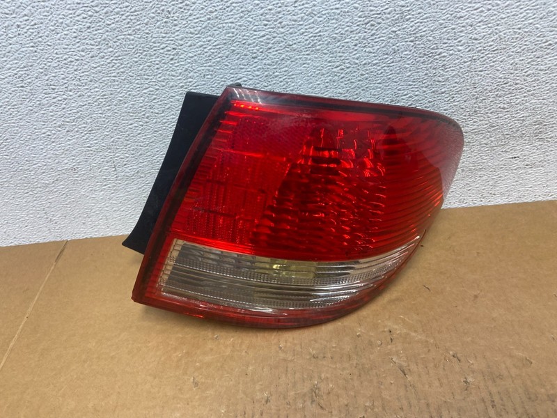 2002-2004 Infiniti i35 Right Passenger Rh Side Tail Light OEM AE0440 DG