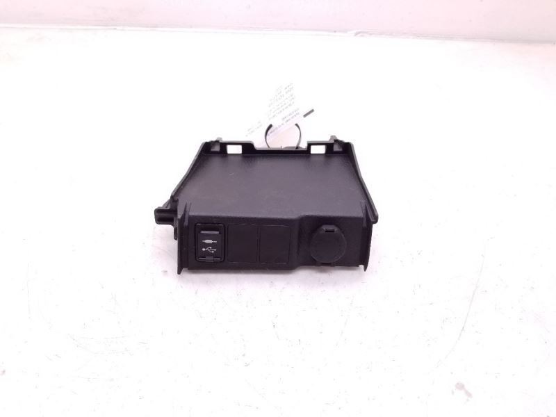2015 TOYOTA COROLLA S USB/AUX PORT WITH BEZEL