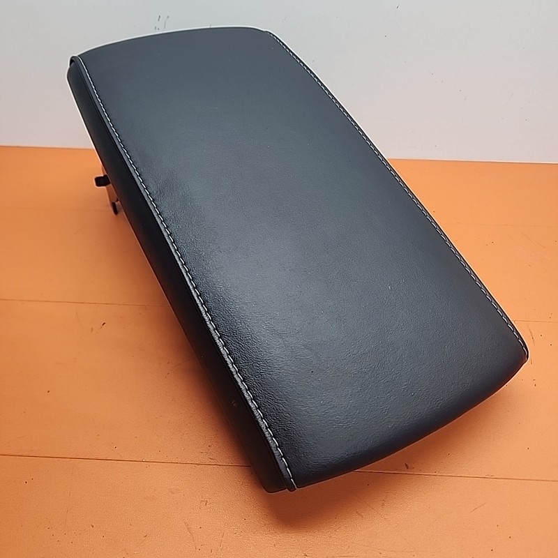 2014-2018 LEXUS ES350 CENTER CONSOLE LID LEATHER MIDDLE ARMREST COVER BLACK TOP