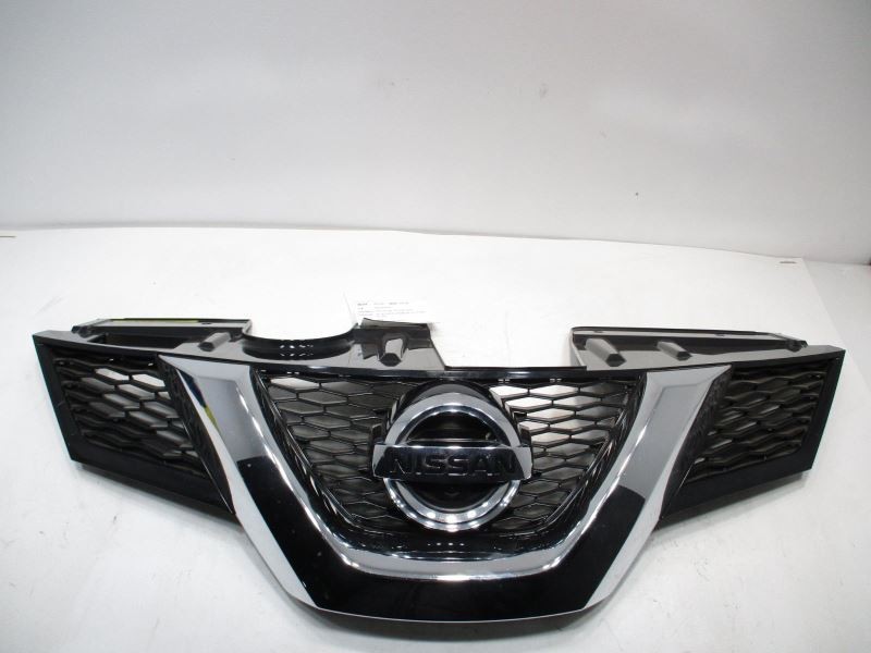 2014-2015 NISSAN ROGUE GRILLE W/EMBLEM 82K 48858