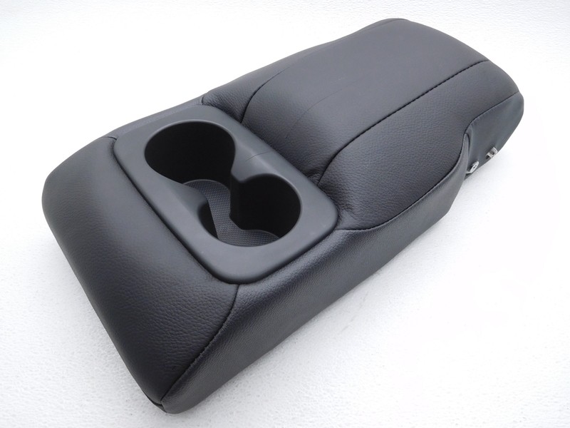 OEM 2011-2013 Kia Sorento Left Black Leather Armrest With Damage