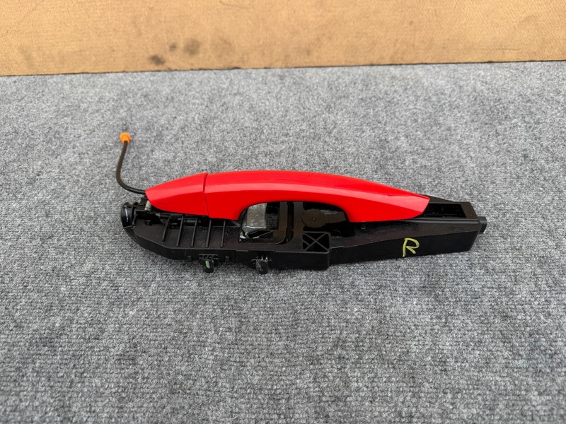 FORD MUSTANG GT 15-23 OEM RIGHT PASSENGER EXTERIOR DOOR HANDLE ASSEMBLY (ORANGE)
