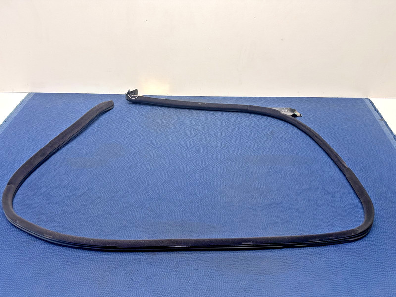 BMW E36 Convertible Front Right Passenger Door Rubber Seal Weatherstrip OEM 100K