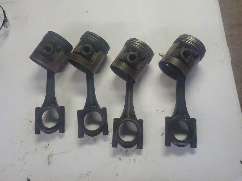 1942 - 46 PACKARD 6 CYLINDERPistonsRings pistons piston rod 341445 , 330613