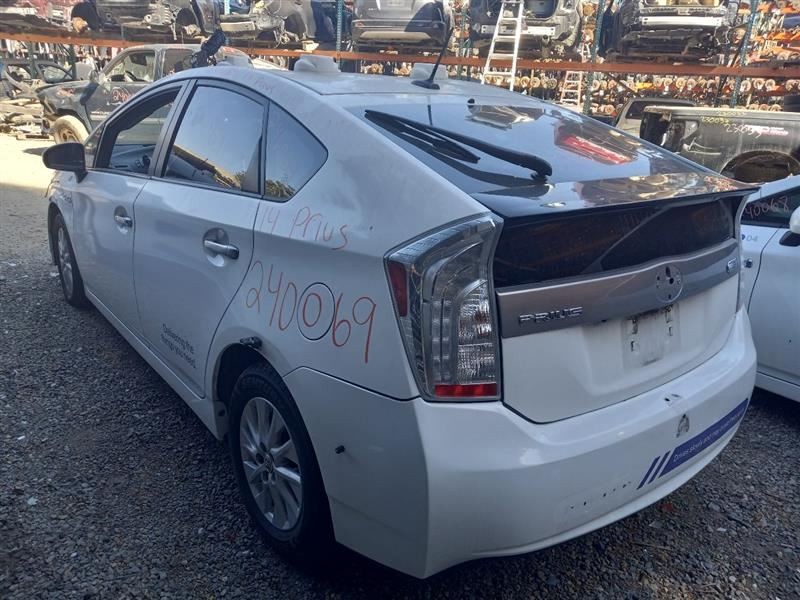 10 11 12 13 14 15 TOYOTA PRIUS REAR BUMPER GRN-781 SCRATCHES 520578