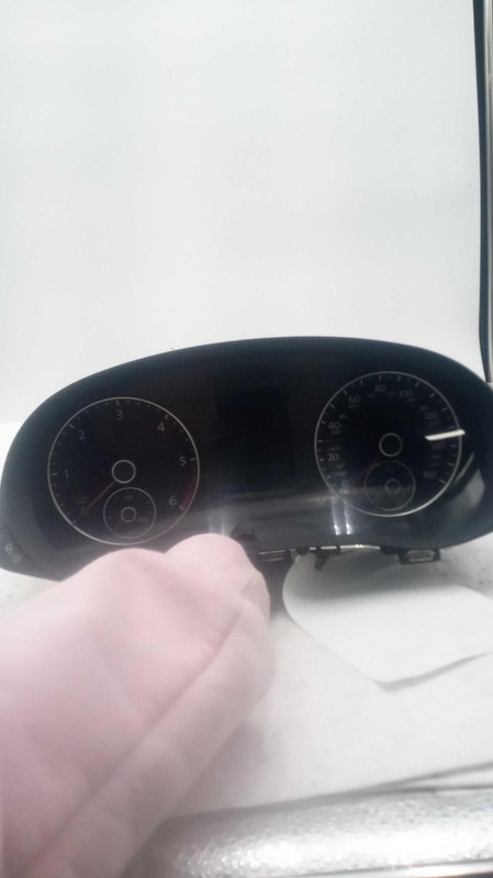 2014 Volkswagen Passat Speedometer Gauge OEM Grey 162K Miles - NJ25-23776-600834
