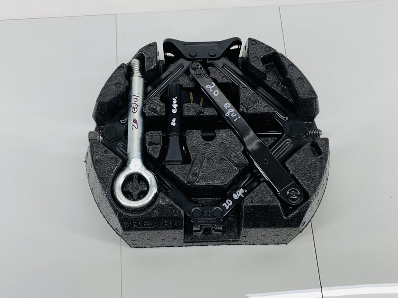 18-25 CHEVROLET EQUINOX REAR TRUNK FLOOR EMERGENCY JACK TOOL KIT & STOWAGE OEM