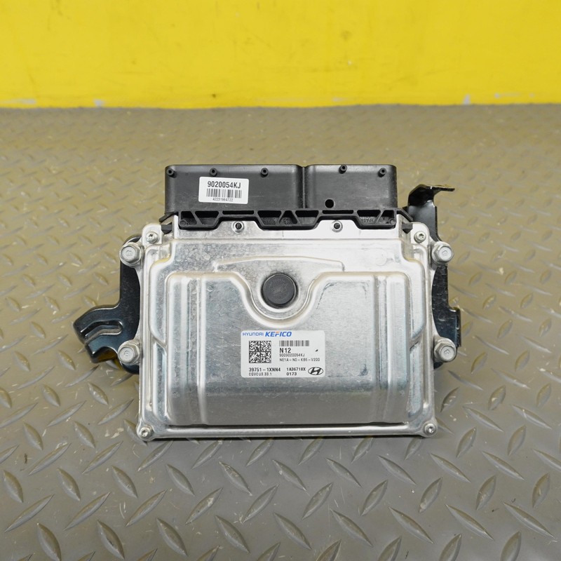 2022-2024 HYUNDAI IONIQ 5 DRIVE MOTOR BATTERY PACK CONTROL MODULE W/ BRACKET OEM