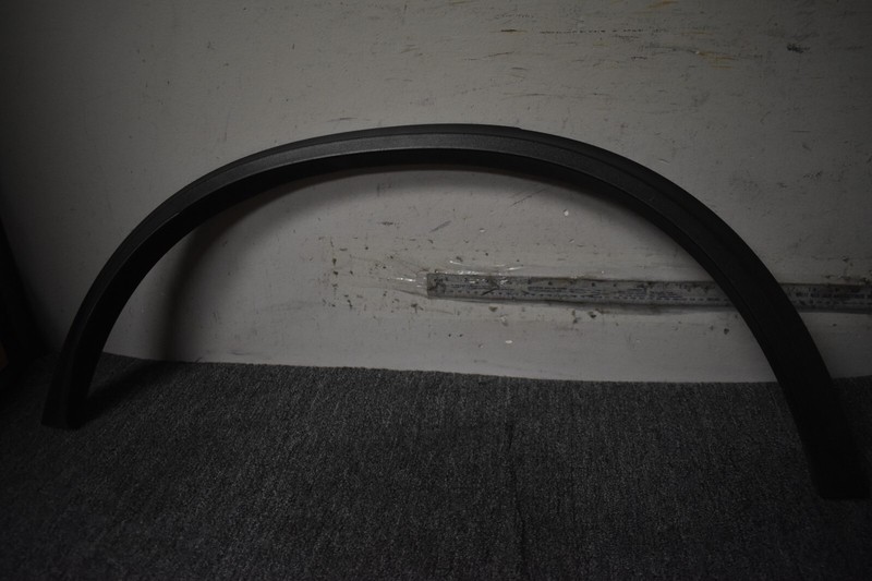 2017-2020 MERCEDES BENZ GLC300 4MATIC FENDER FLARE RIGHT SIDE FACTORY OEM
