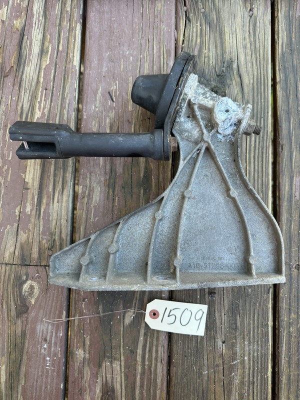 Freightliner Cascadia Rear Hood Support Bracket RH - P/N A18-57098-003