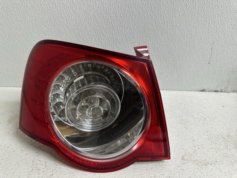 2006-2007 VW Passat Sdn Left Driver Qrt Mtd Tail Light Lamp Taillight Taillamp