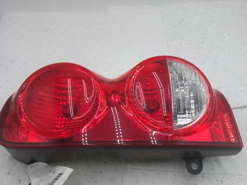 Used Right Tail Light Assembly fits: 2005 Dodge Durango Right Grade C