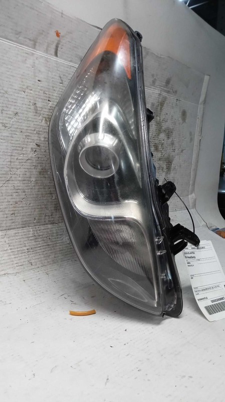 2016 Hyundai Elantra Right Headlight Assembly Black 547535 124K Miles