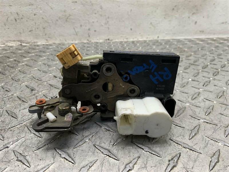 2005 CHEVROLET SILVERADO 1500 PASSENGER FRONT LOCK ACTUATOR OEM 15173409