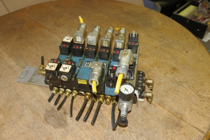 Rexroth Ceram 6-Valve Air Control Manifold Assembly w/ Regulators *FREE SHIP*