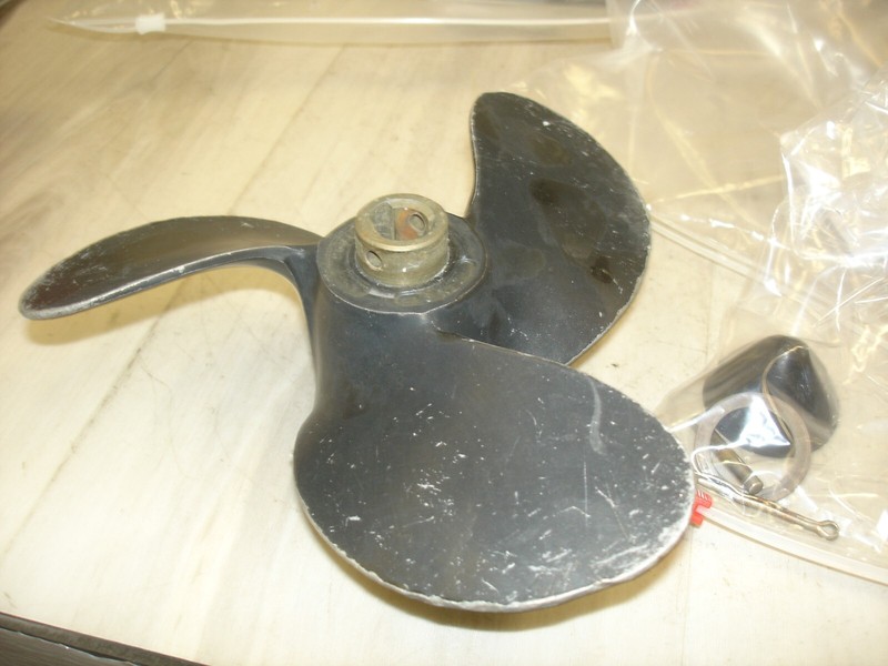 1990 Johnson 4hp deluxe J4RDHESR propeller prop READ AD boat motor part