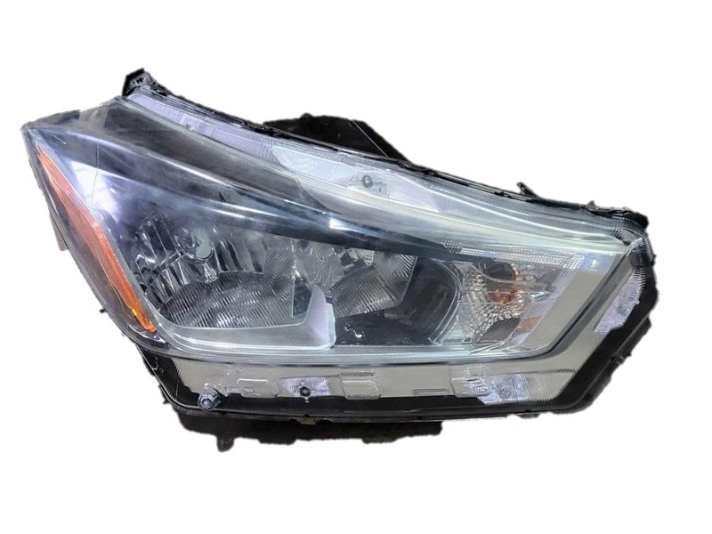 2018-2020 Nissan Kicks S Right RH Halogen Headlight Assembly OEM Minor Scratches