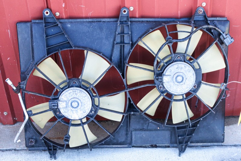 2004-2007 Cadillac CTS-V Radiator Cooling Fan Assembly OEM *USED*