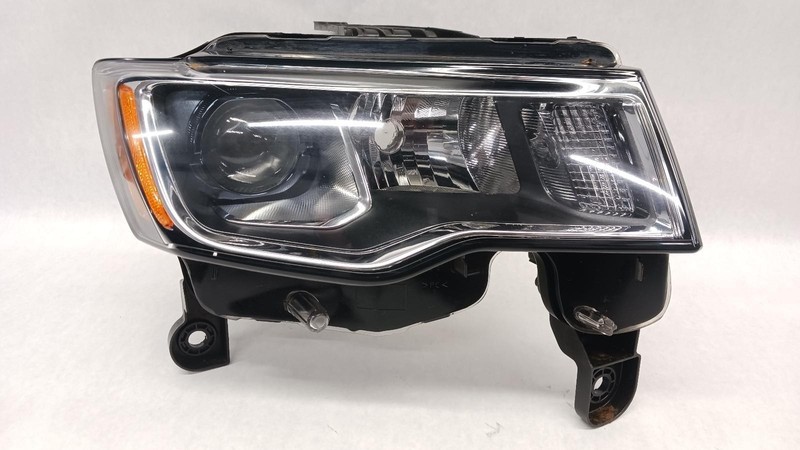 17-'22 JEEP GRAND CHEROKEE Right passenger headlight halogen chrome OEM Grade B