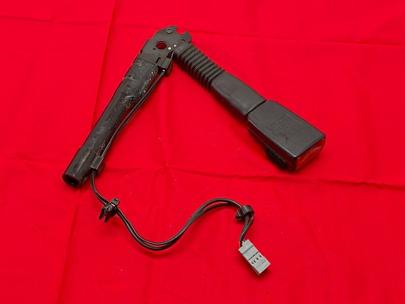 05-16 BMW E89 E82 E90 E92 1/3 Series Z4 Front Right Pasenger Seatbelt Buckle OEM