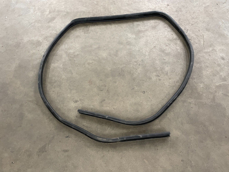 2003-2009 Hummer H2 Front Right Pass Door Rubber Weather Strip Seal 1366 OEM