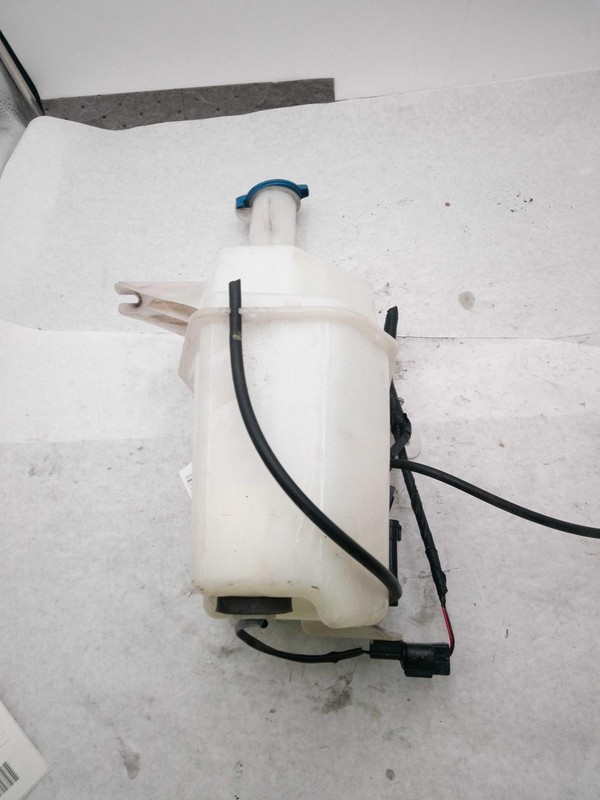 Used Washer Fluid Reservoir fits: 2021 Hyundai Veloster level sensor Grade B