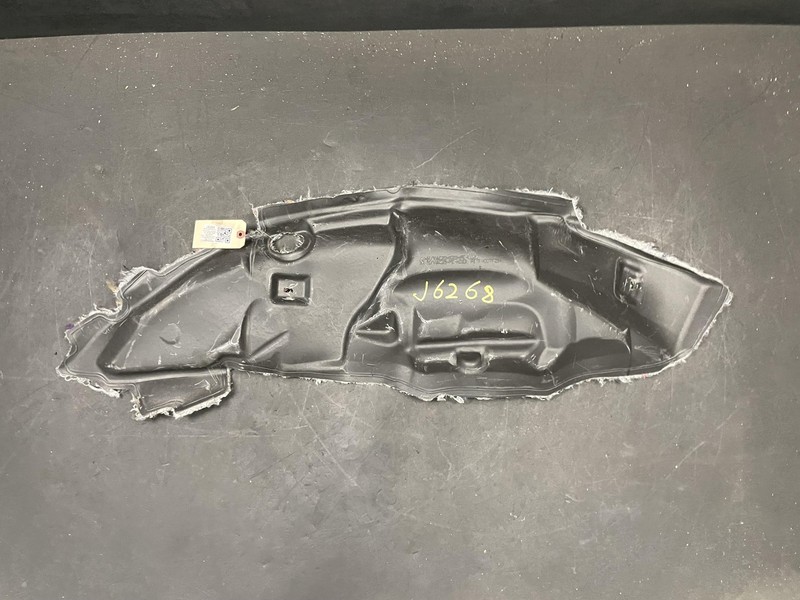 Rear Right Quarter Panel Insulator 2018 Jeep Grand Cherokee 68161173AA 14 - 21 X
