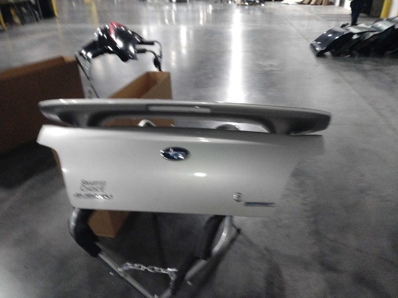 2006 Subaru Impreza Deck Lid Trunk Lid Silver OEM 57509FE100, 148K Miles