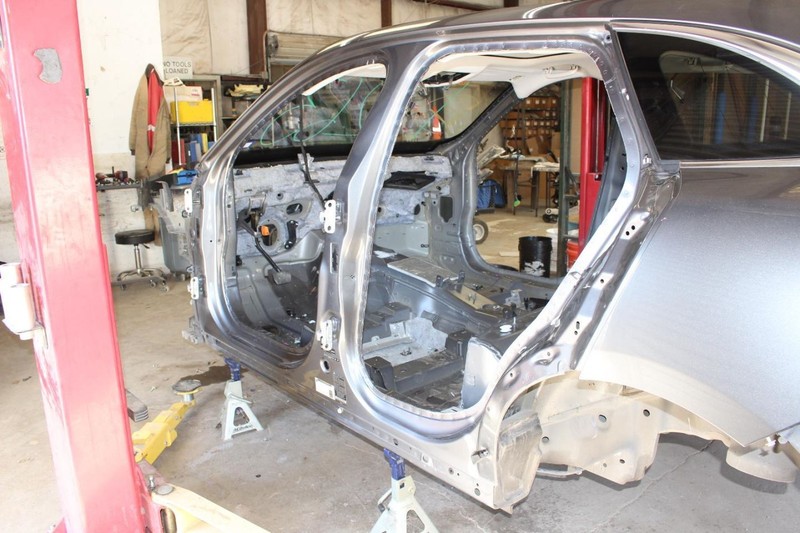 Driver Left Side Rocker and Post Cut 17-20 F-PACE