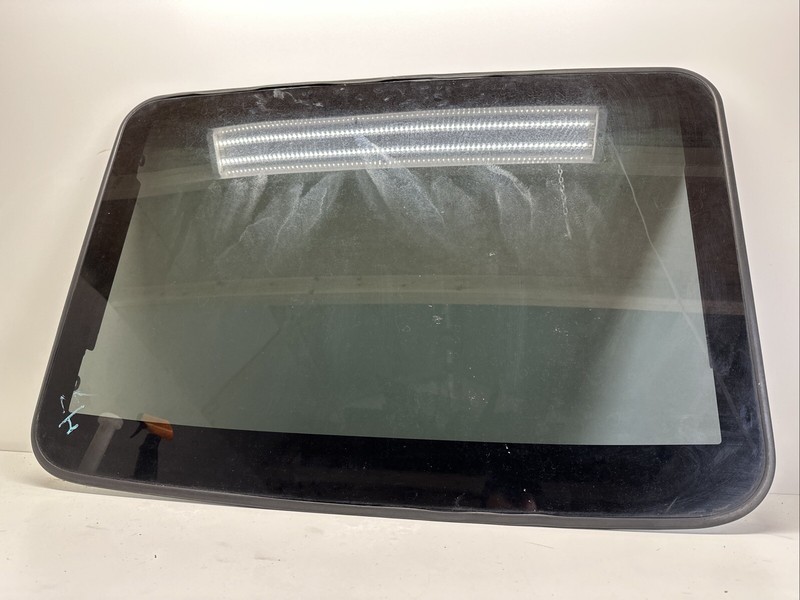 43R-002444 | 2006 - 2010 Hammer H3 SLIDING SUNROOF MOON GLASS ONLY Tempered OEM