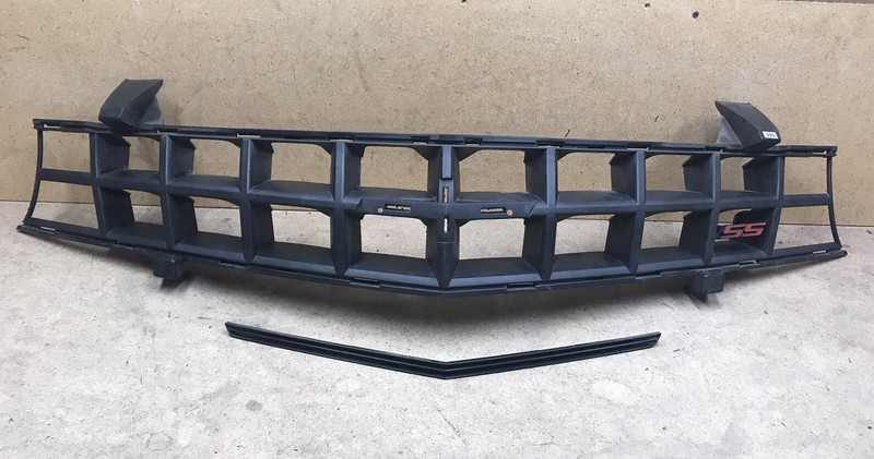 2010 - 2013 Chevy Camaro SS Front Bumper Upper Grille With Bumper Mounted OEM