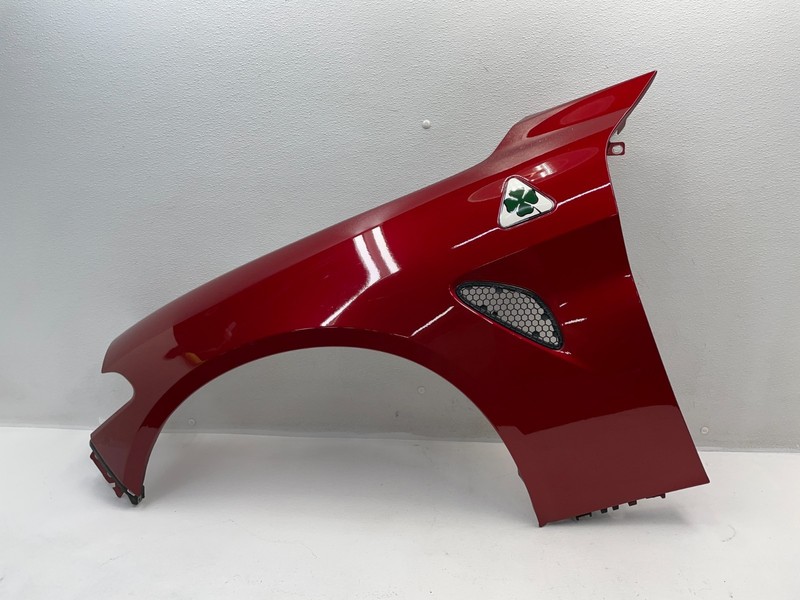 17-22 Alfa Romeo Giulia Quadrifoglio Left Fender Shell Cover Panel Red 1581 OEM