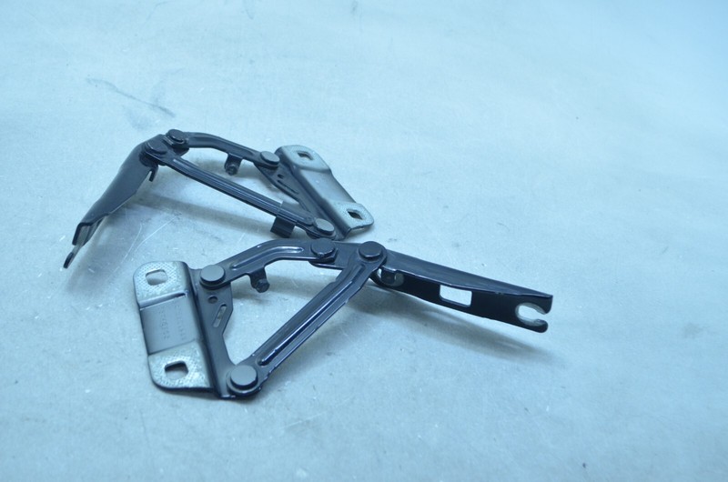 06-12 MERCEDES X164 W164 ML GL R CLASS FRONT RIGHT / LEFT HOOD HINGE SET OEM