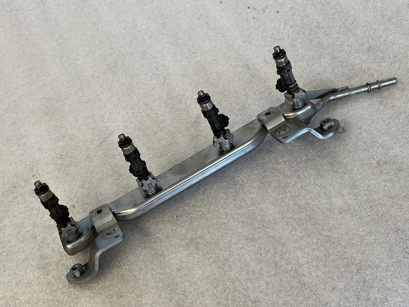 2013-2019 NISSAN SENTRA FUEL INJECTORS WITH RAIL RAMP 1.8L 166003RC0A