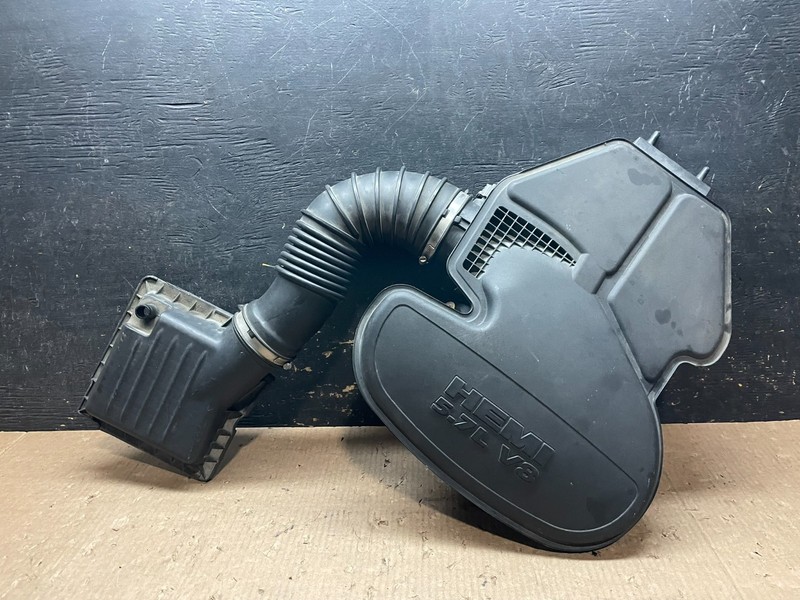 2009 Dodge Durango Air Cleaner Box 53034084AD Z3355