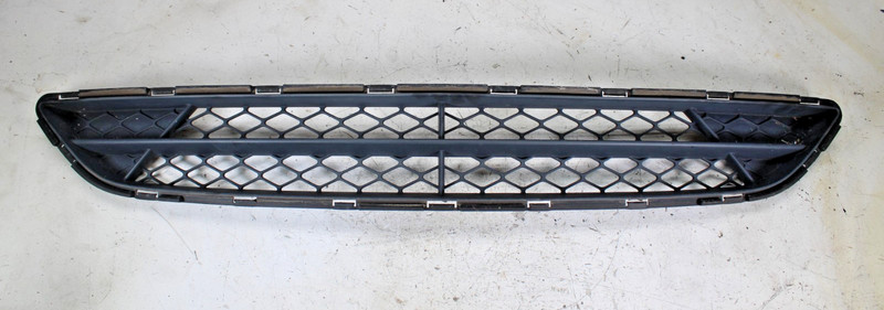 2012-2014 HYUNDAI AZERA Grille Lower Bumper Mounted Black 86561- 3V000 OEM