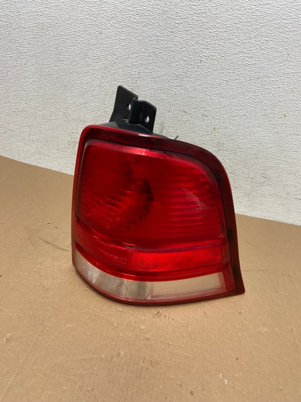 2004 to 2007 Ford Freestar Right Passenger RH Side Tail Light Oem AD6437 LK