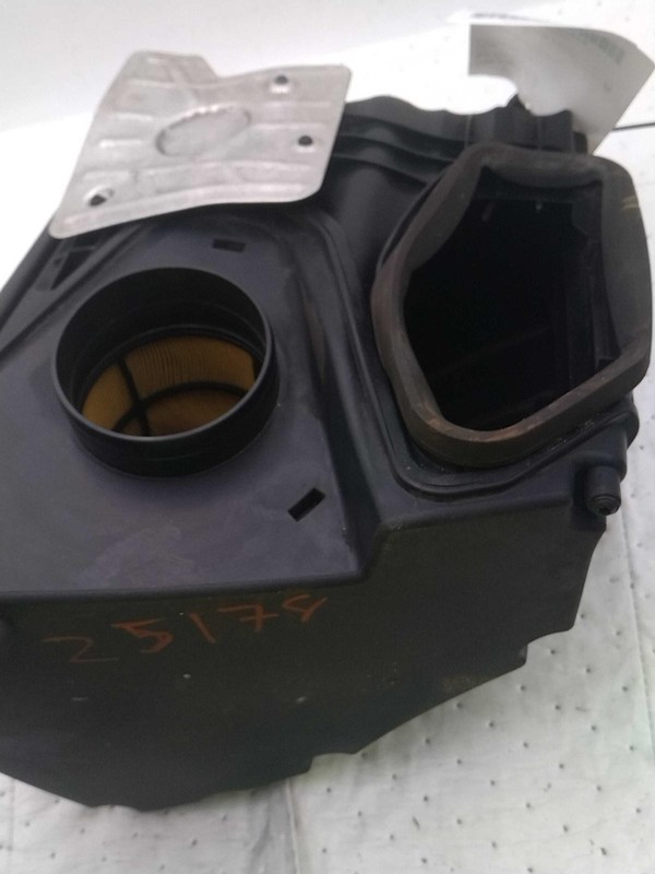 Used Air Cleaner Assembly fits: 2019 Audi Q5 2.0L from 06/05/17 Grade B