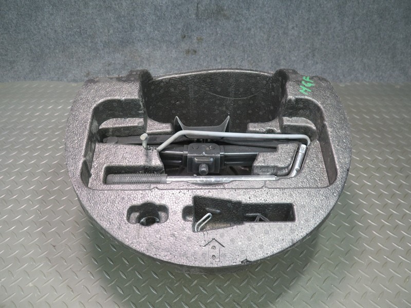 2014-2020 MASERATI GHIBLI M157 EMERGENCY SPARE TIRE JACK TOOL KIT W/ FOAM