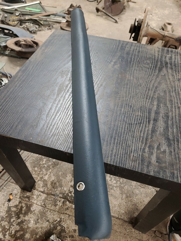 1966 MERCEDES-BENZ 250S REAR RIGHT DOOR UPPER PANEL TRIM