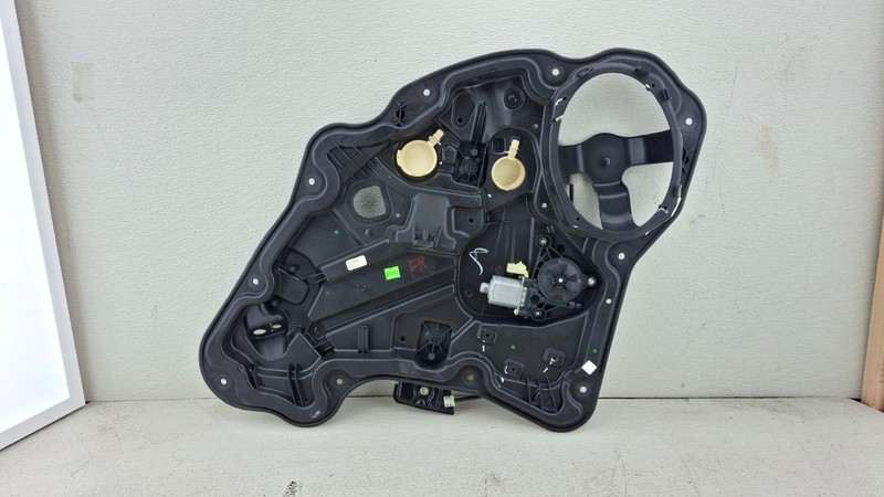 2017-2024 JEEP COMPASS FRONT RIGHT DOOR WINDOW GLASS REGULATOR OEM