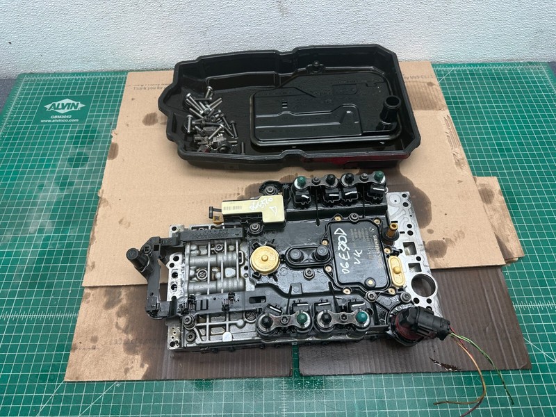 07-08 Mercedes E320 722902 AUTOMATIC TRANSMISSION CONDUCTOR PLATE VALVE BODY OEM