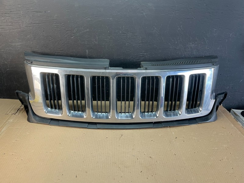 2011 to 2013 Jeep Grand Cherokee Front Upper Grill Grille OEM AE3613 DG