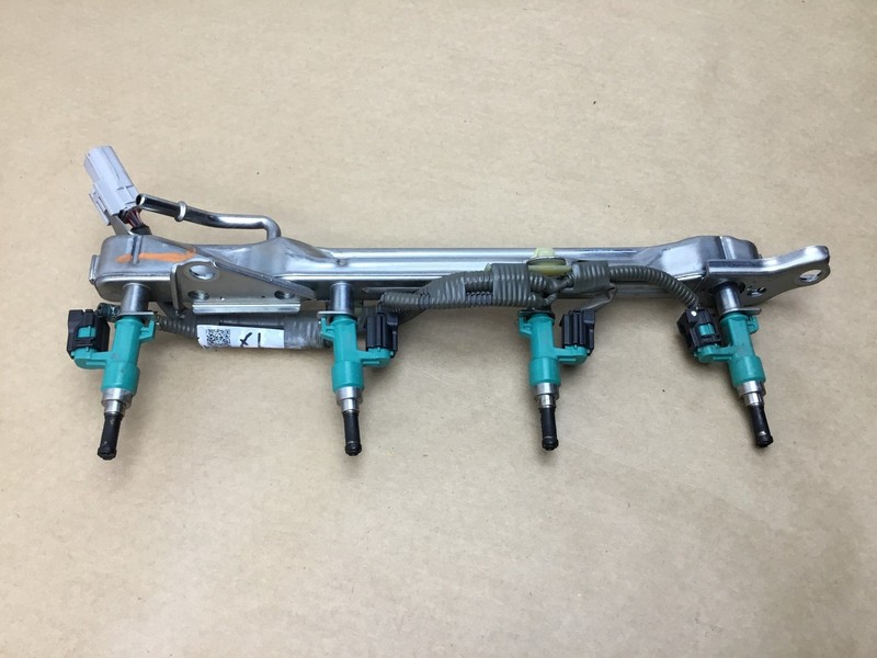 Lexus RC F 2015 RWD 5.0 Left Fuel Gas Injector Rail 4 Injectors 15-19 ;:A