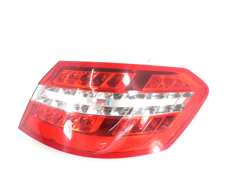 2010-2013 Mercedes-Benz E350 Sdn Quarter Panel Mounted Tail Light Pass Right OEM
