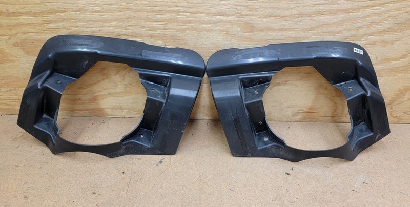 2010 - 2016 Cadillac SRX Rear Bumper Exhaust Brackets Left & Right AKS25481 OEM