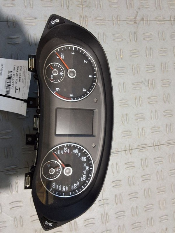 2013-2014 Volkswagen Passat Speedometer Instrument Cluster 2.0L MPH US Market