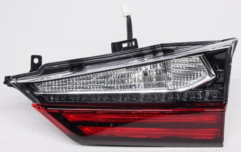 81580-0E090 OEM Lexus RX350 RX450h Right Side LED Liftgate Tail Lamp (Lens Chip)